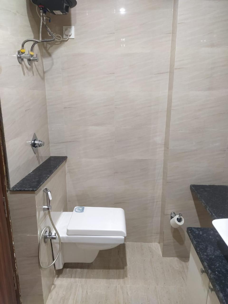 Limewood Stay - Near Golf Course Road Gurgaon Exterior photo