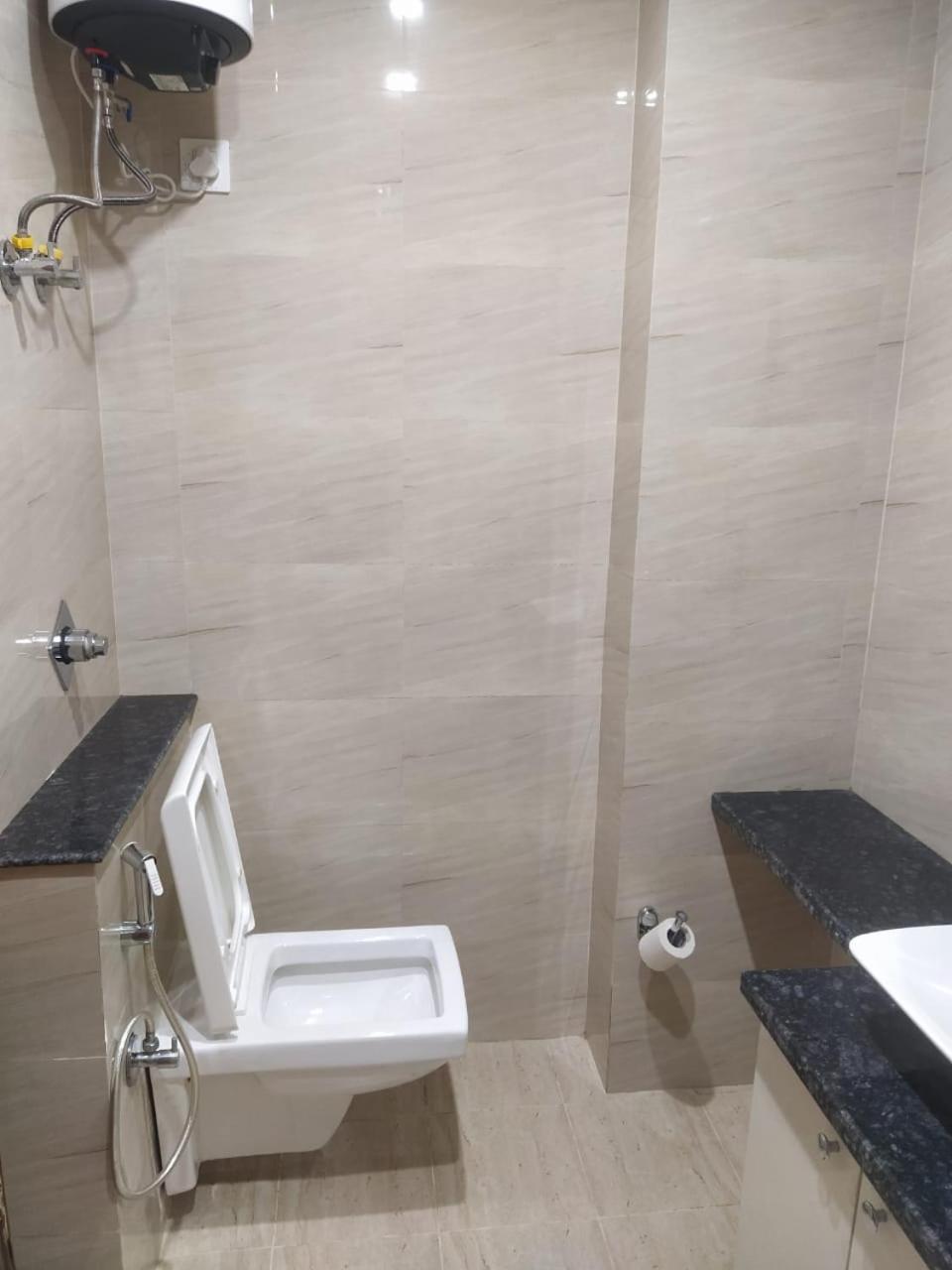 Limewood Stay - Near Golf Course Road Gurgaon Exterior photo