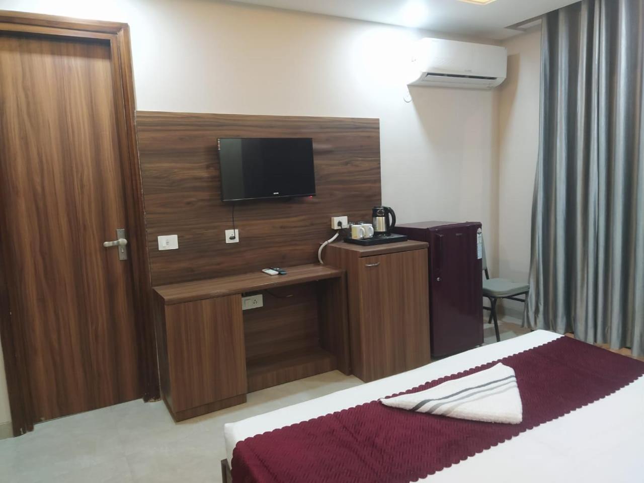 Limewood Stay - Near Golf Course Road Gurgaon Exterior photo